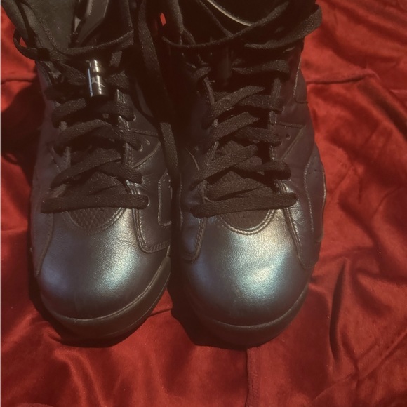 Jordan 6 - Picture 2 of 6